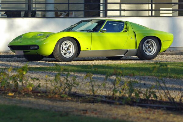 Green lamborghini miura side view