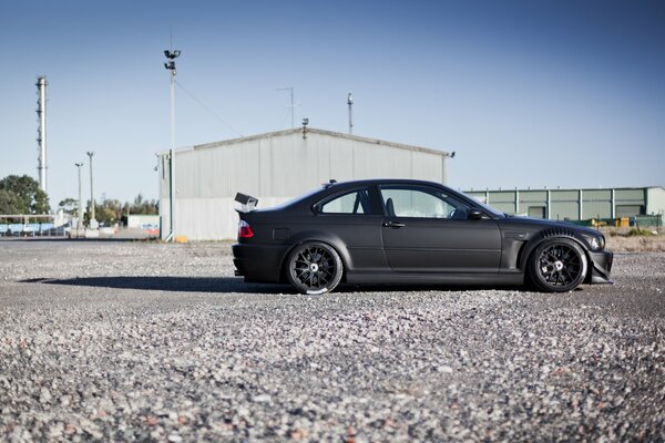 BMW noir amour de n importe quel garçon, c est le style, c est la beauté, tuning sans ressemblance
