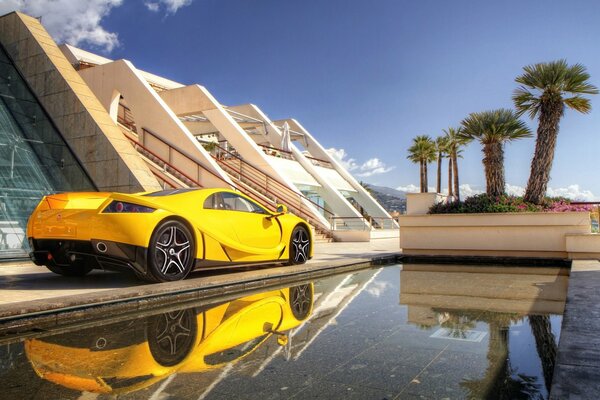 The yellow supercar decided to rest