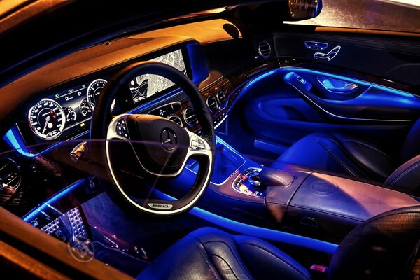 Синяя подсветка салона на mercedes-benz