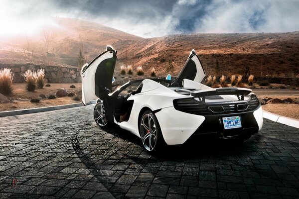 White mclaren mp4-12c supercar