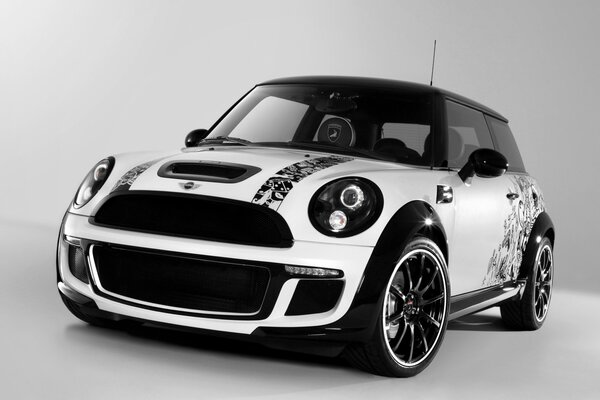 Azrographie Mini Cooper auf schwarzweißen Mustern