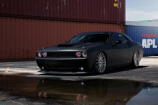 Kraft und Kraft schwarz dodge challenger srt 8