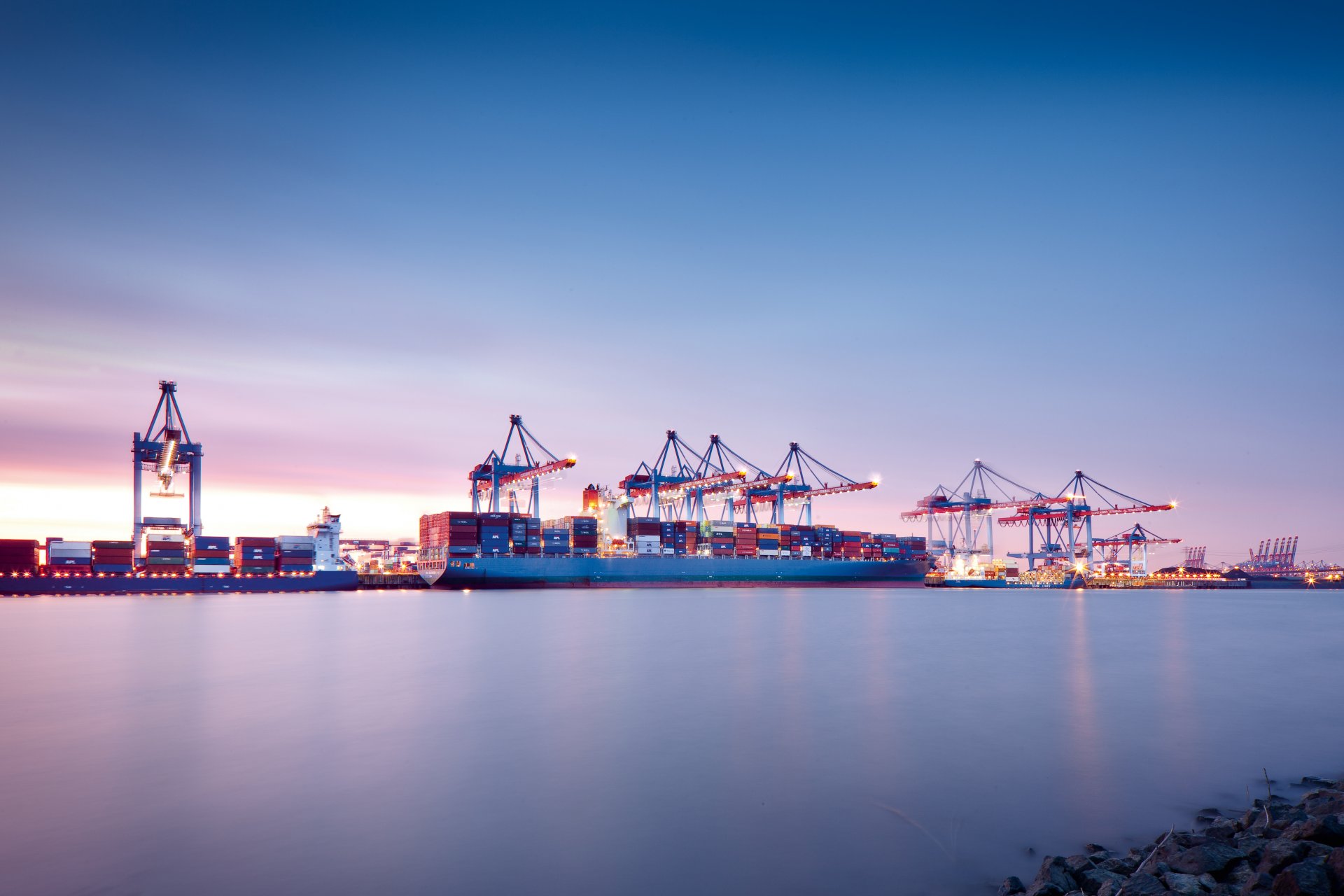 schiff hafen terminal abend ruhe meer kräne containerschiffe himmel