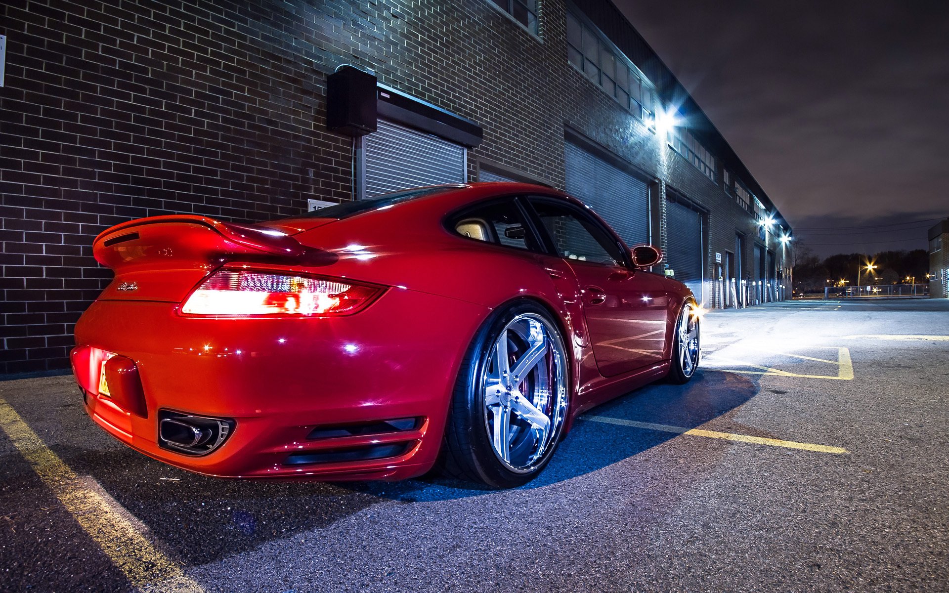 porsche 911 turbo tuning rot felgen räder nacht lichter glühen garage