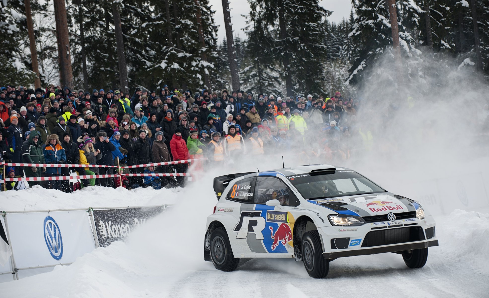 volkswagen polo neige cmr sébastien ogier rallye hiver rallye forêt fans gens