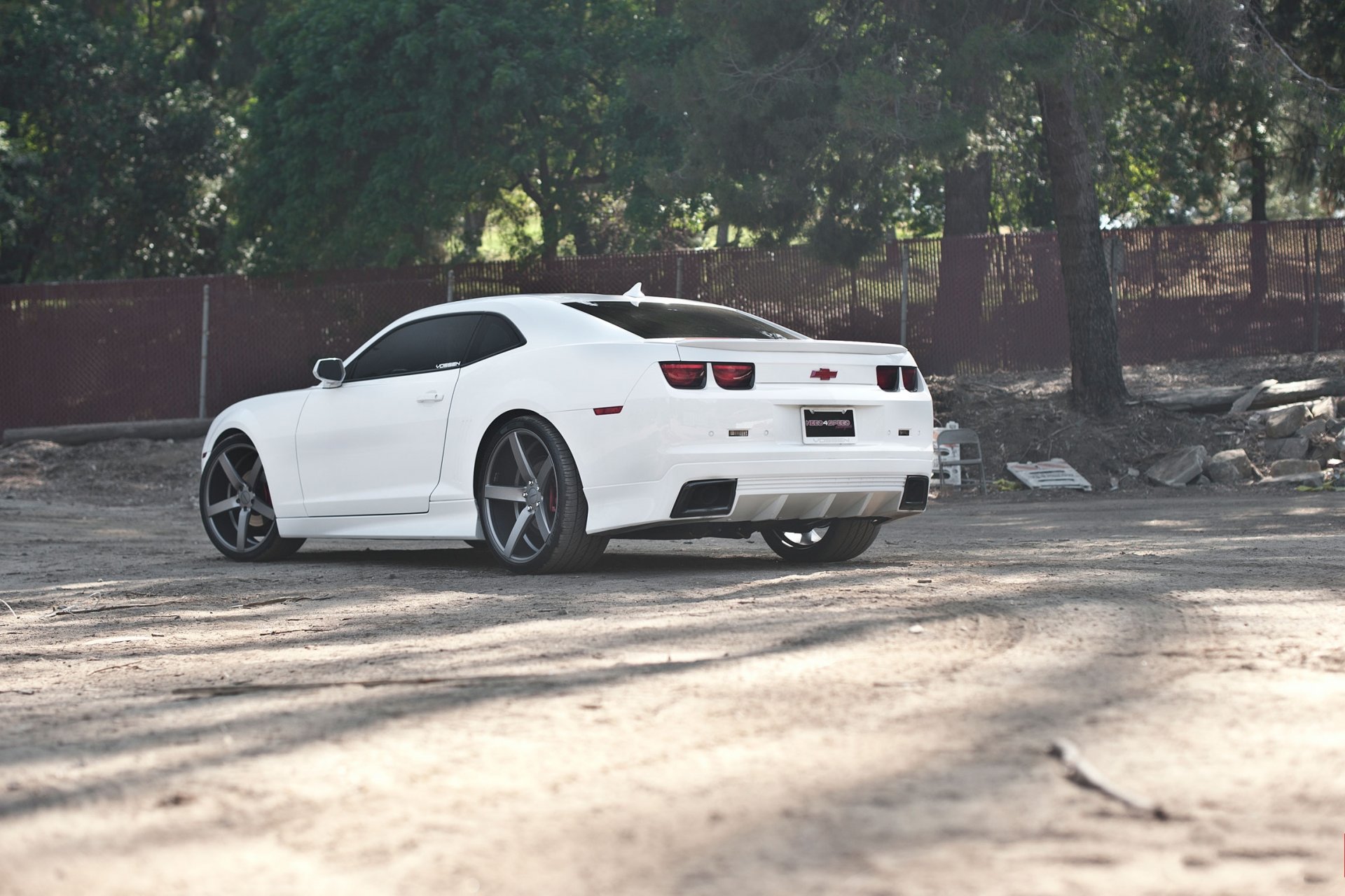 chevrolet camaro white wheels black chevrolet camaro rims fencing tree