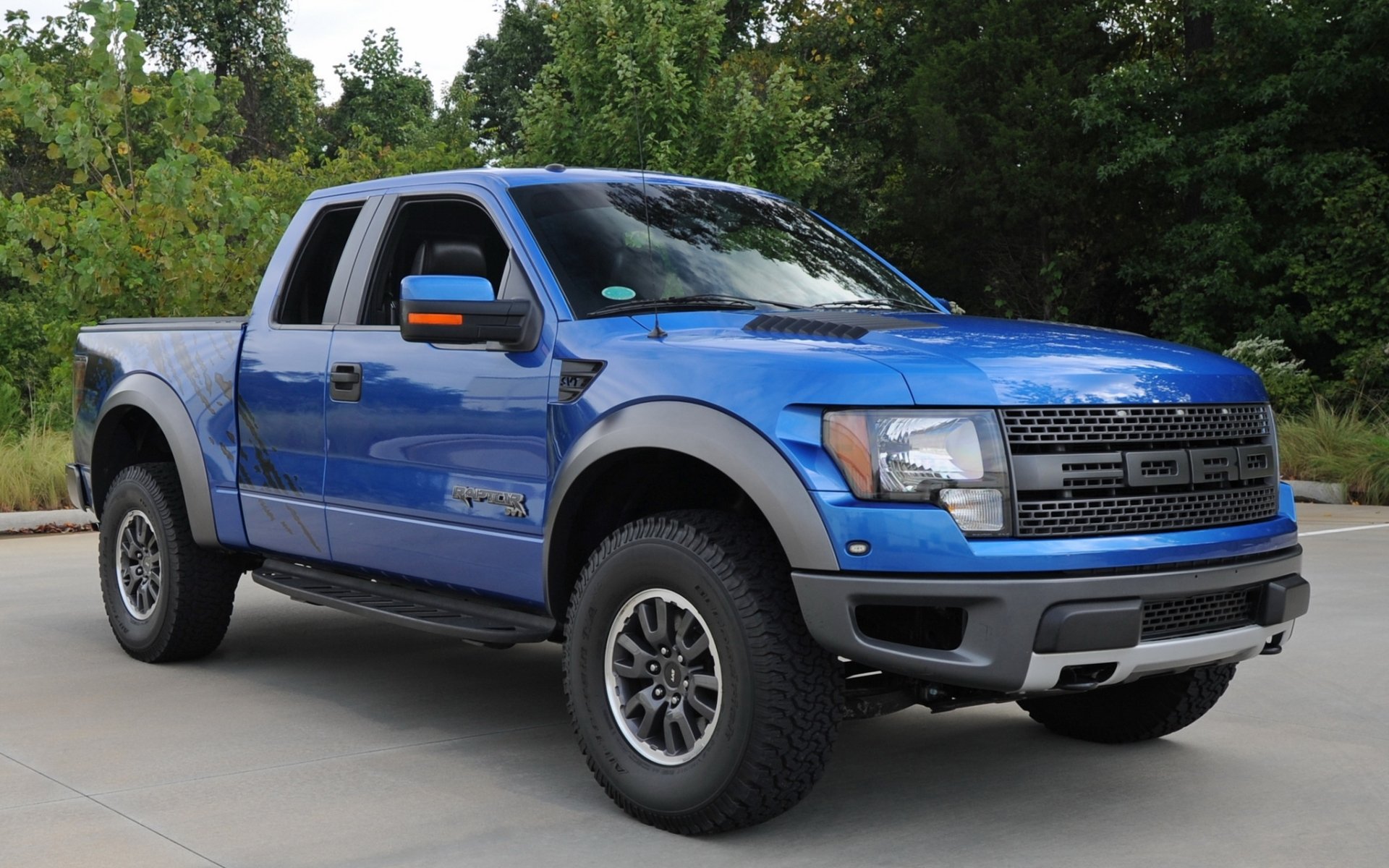 ford f-150 svt raptor supertaxie f-150 raptor pick-up jeep suv bleu avant arbres arrière-plan