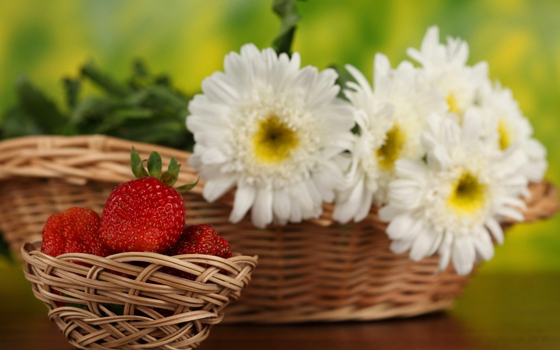 berries strawberry shopping flower