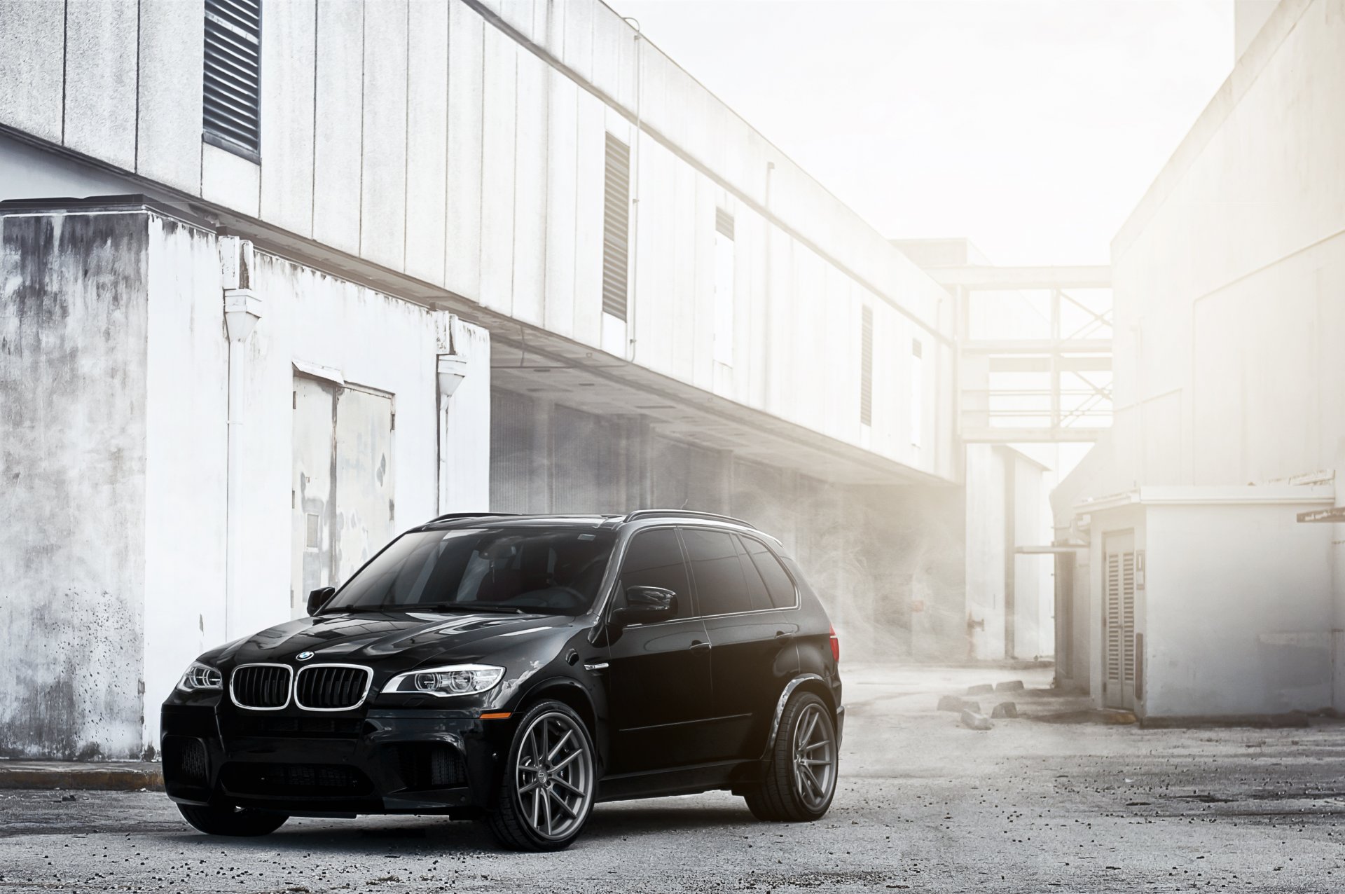 bmw x5m noir bmw crossover éblouissement