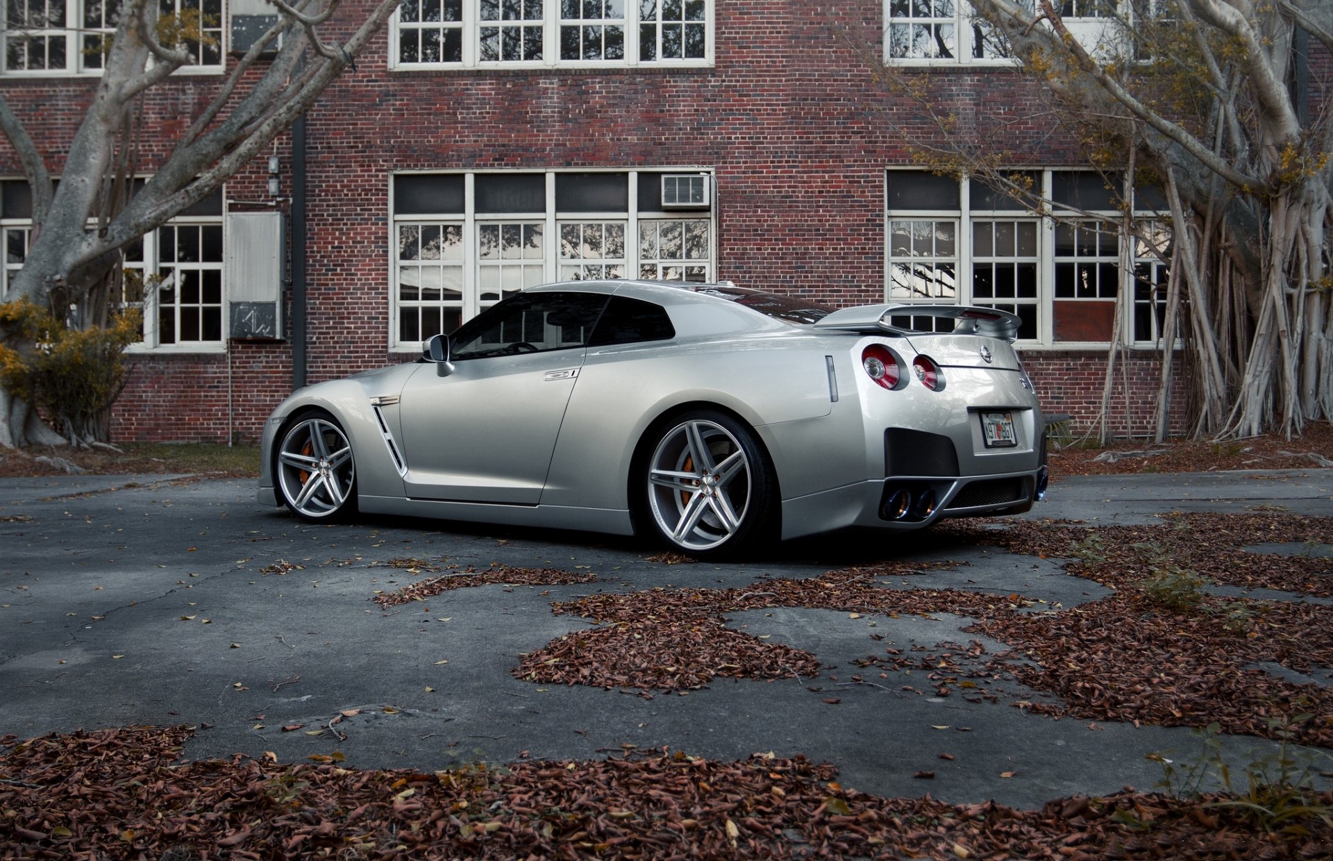 nissan brt r35 silver nissan gtr silver rear view wing building windows trees leave