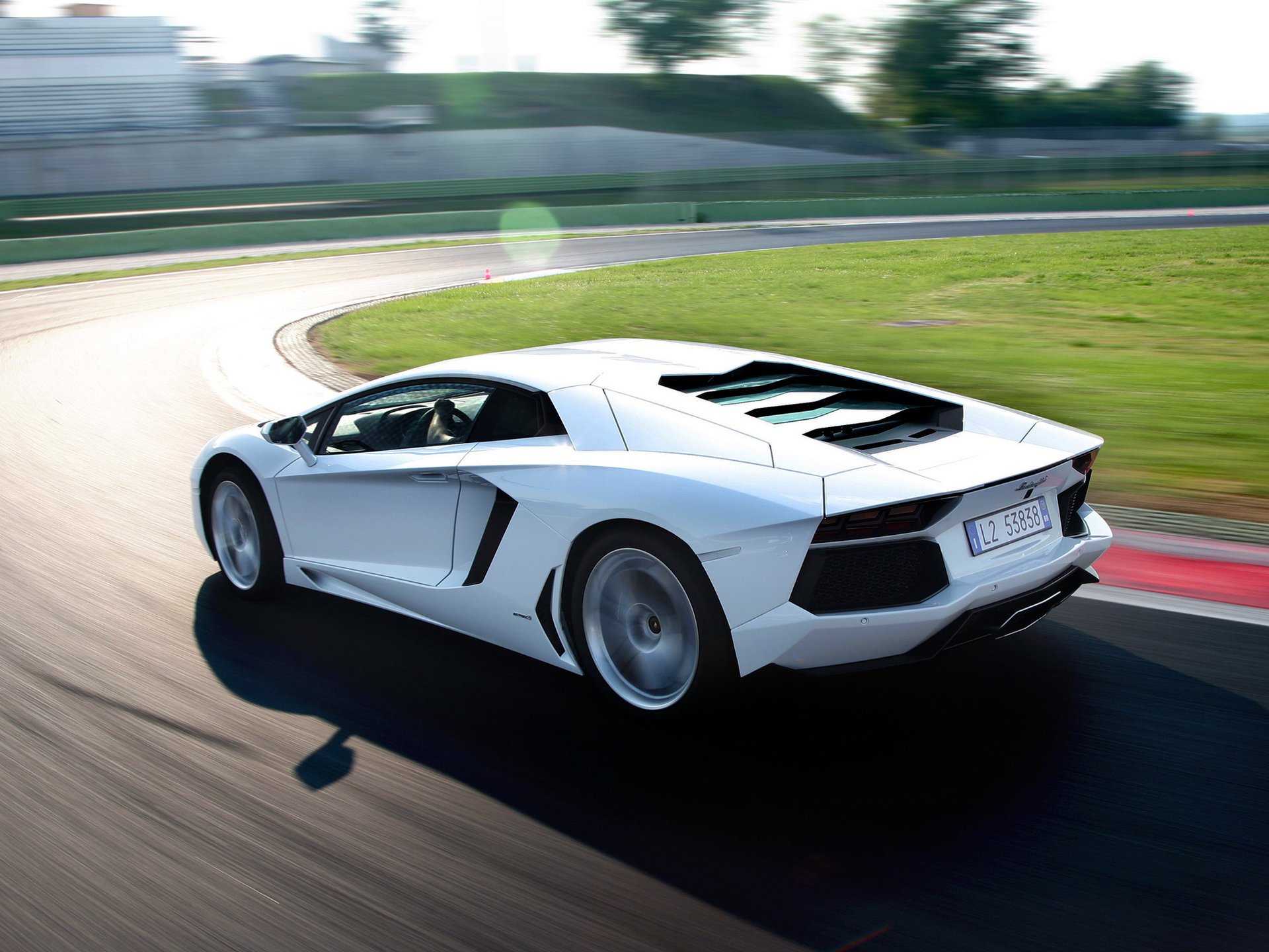 aventador lamborghini lp700-4 белый ламборгини авентадор