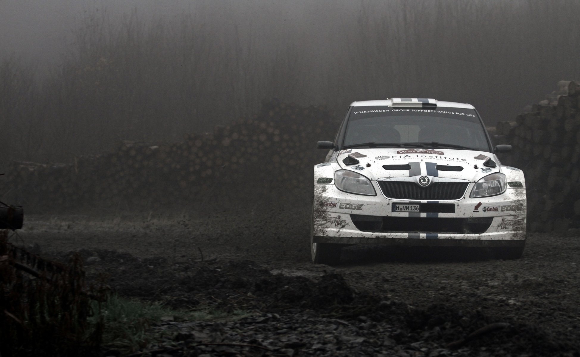 koda fabia rally rally fabia frente derrape barro