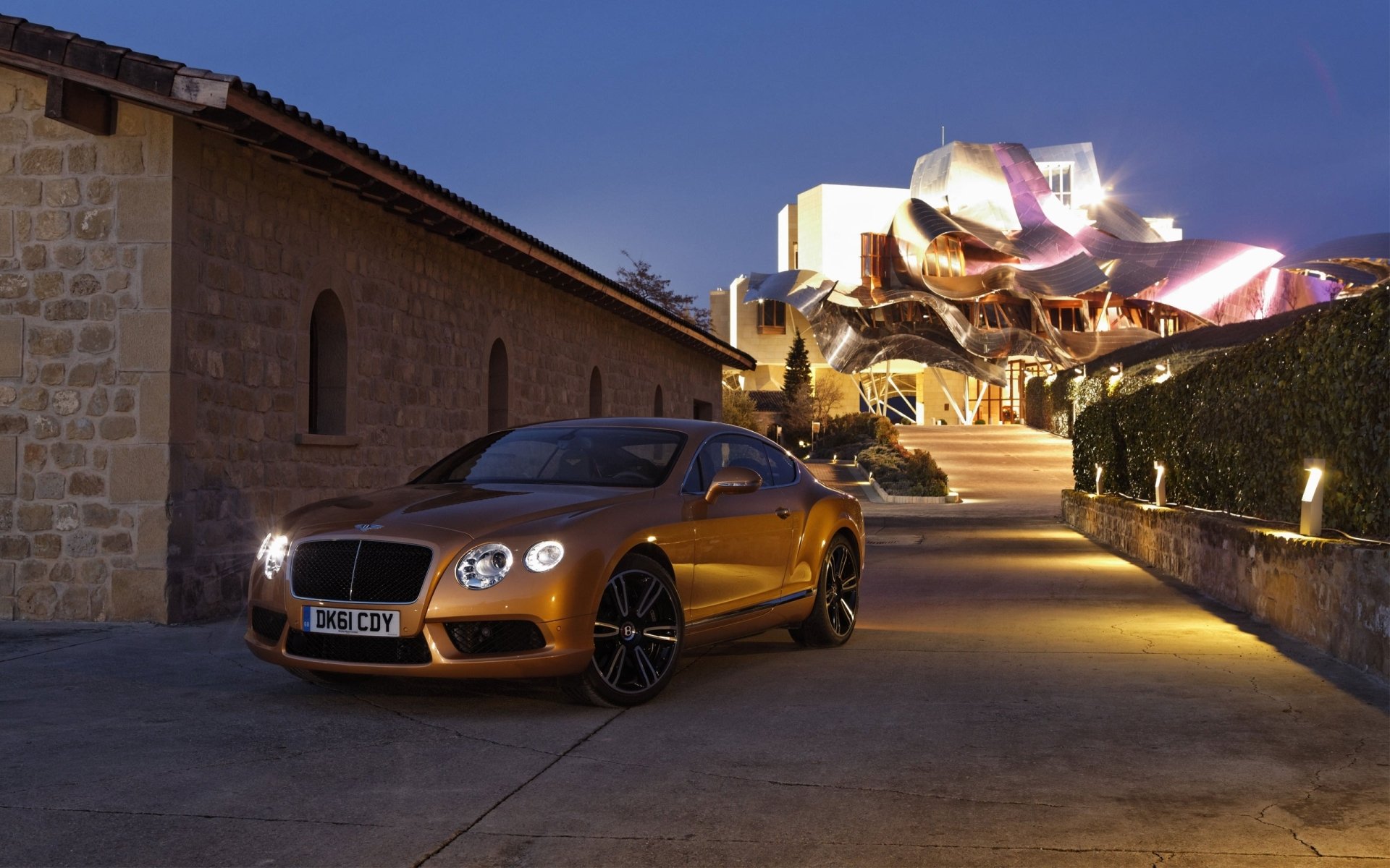 bentley continental gt v8 bentley continental gt v8 coupé avant phares soirée crépuscule toit ciel