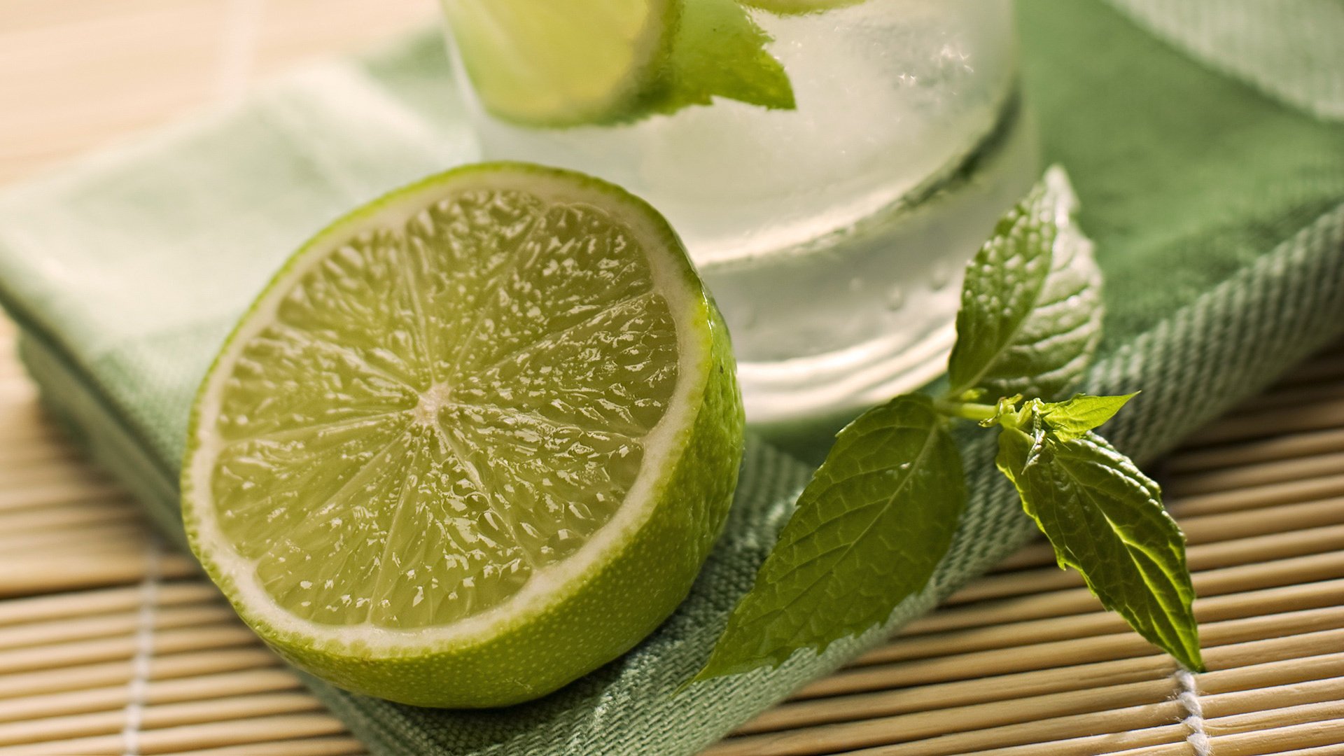 lime glass water macro freshness mint fruit citru