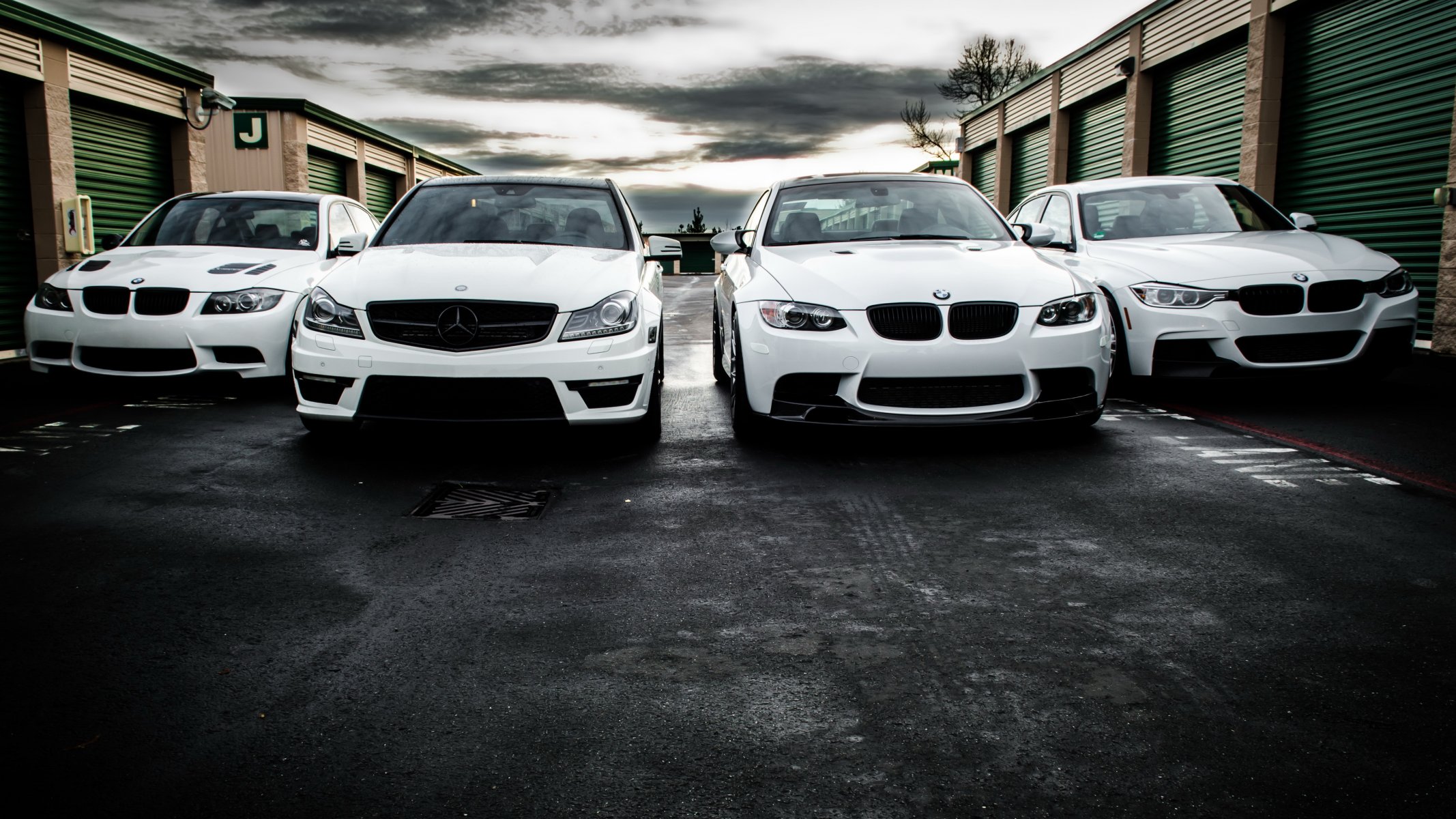 mercedes c63 amg bmw e90 m3 bianco 328i