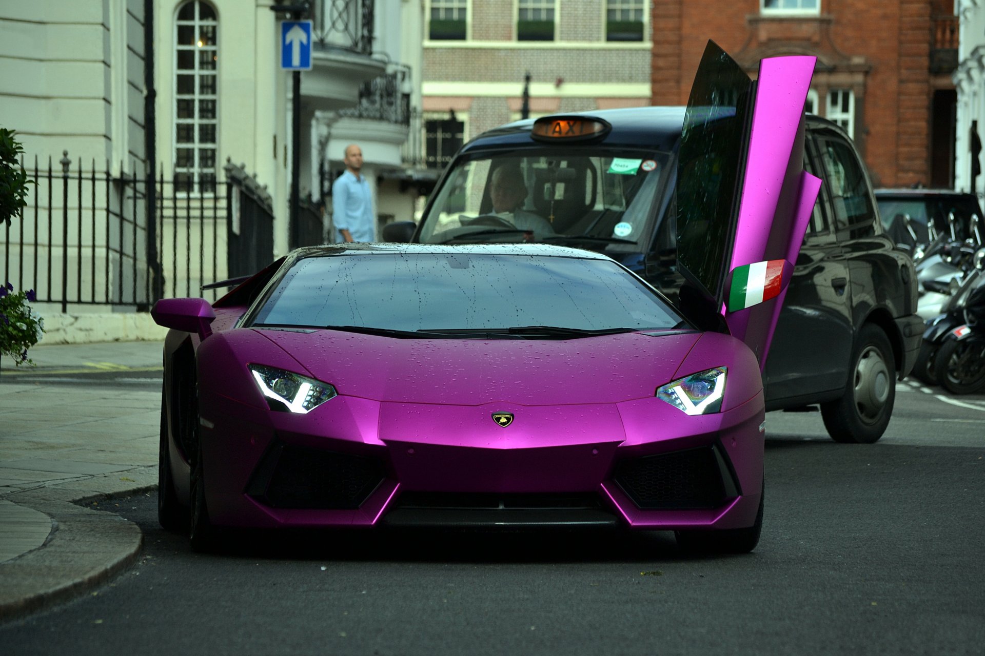 lamborghini aventador lp700-4 fioletowy lamborghini aventador przód fioletowy reflektor taxi odbicie