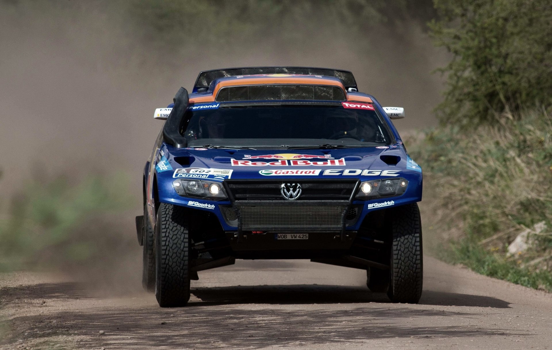 volkswagen touareg bleu dakar rallye avant course suv sport rallye capot