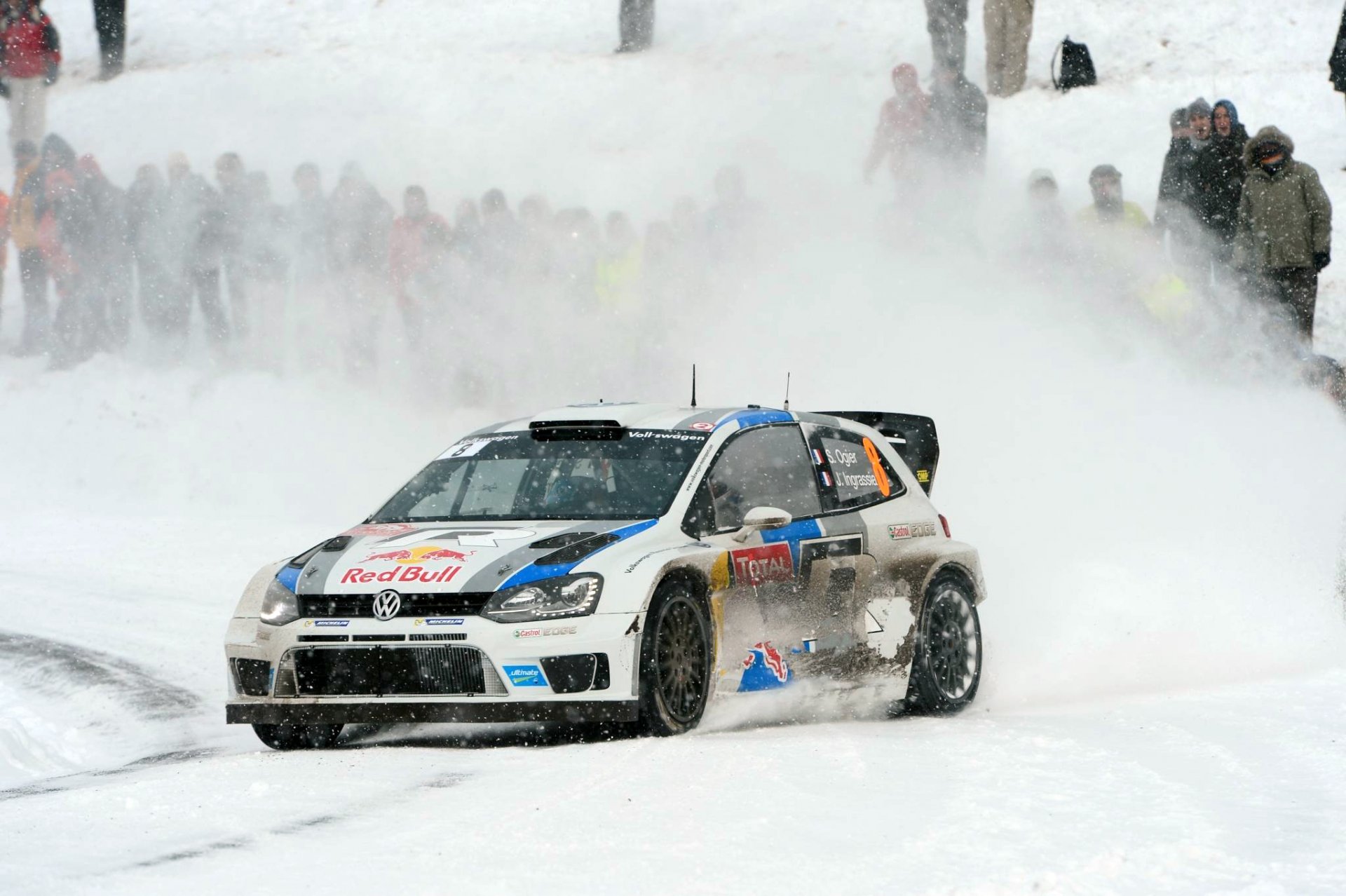 volkswagen polo wrc rallye sport voiture rallye neige hiver chute de neige blanc auto taureau rouge sébastien ogier julien ingrassia