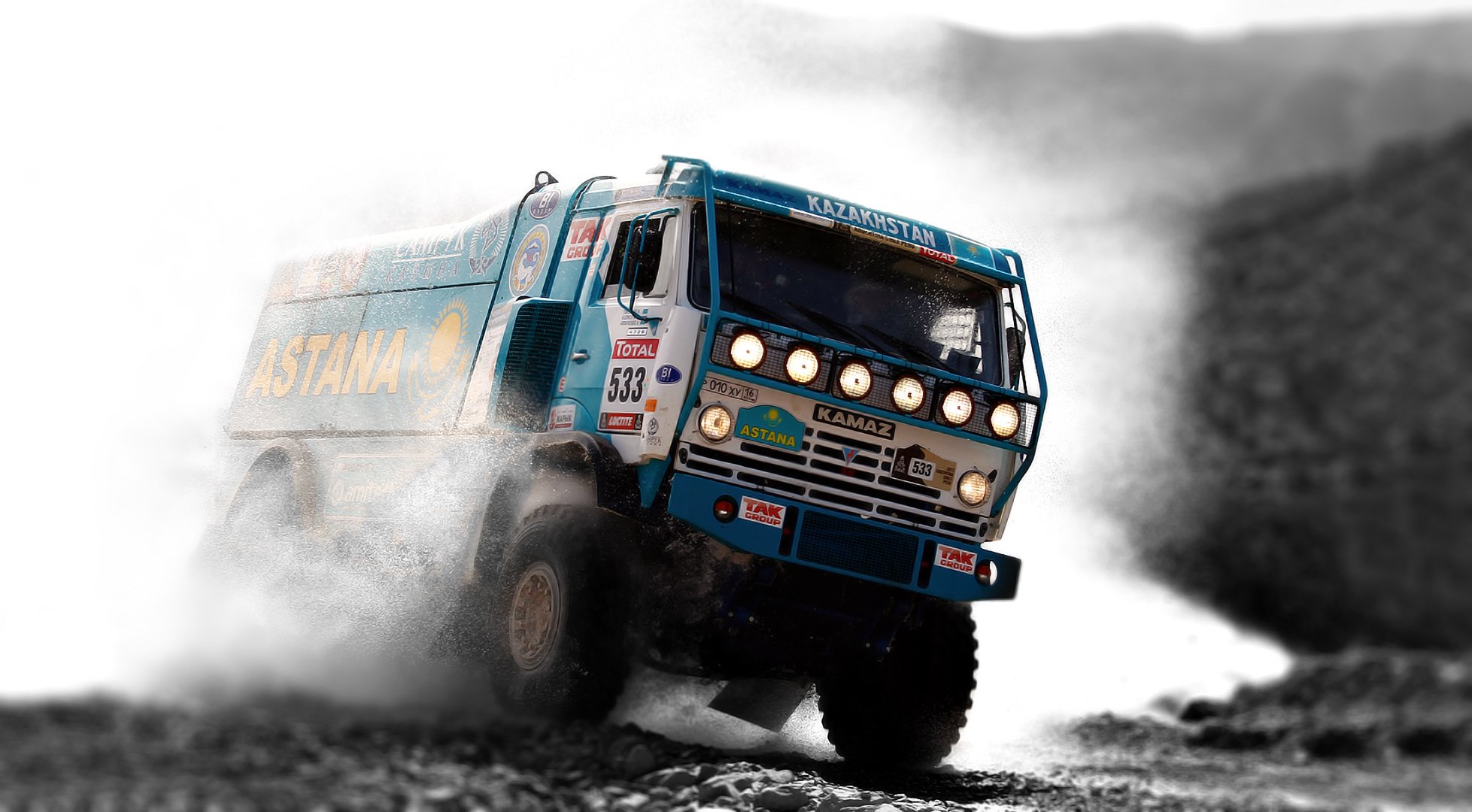 kamaz truck car blue dakar rally front end water spray sport race rally