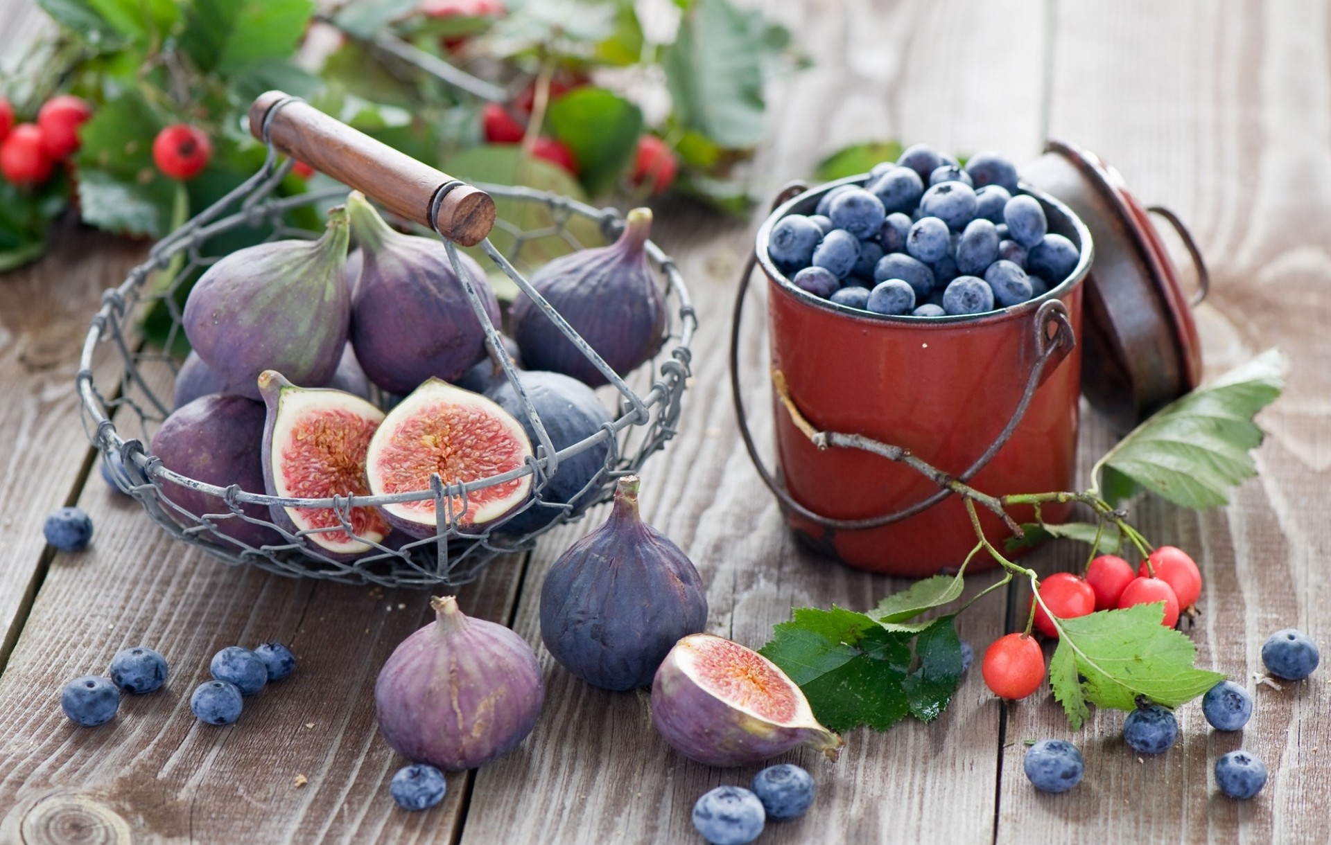 figs berries blueberrie