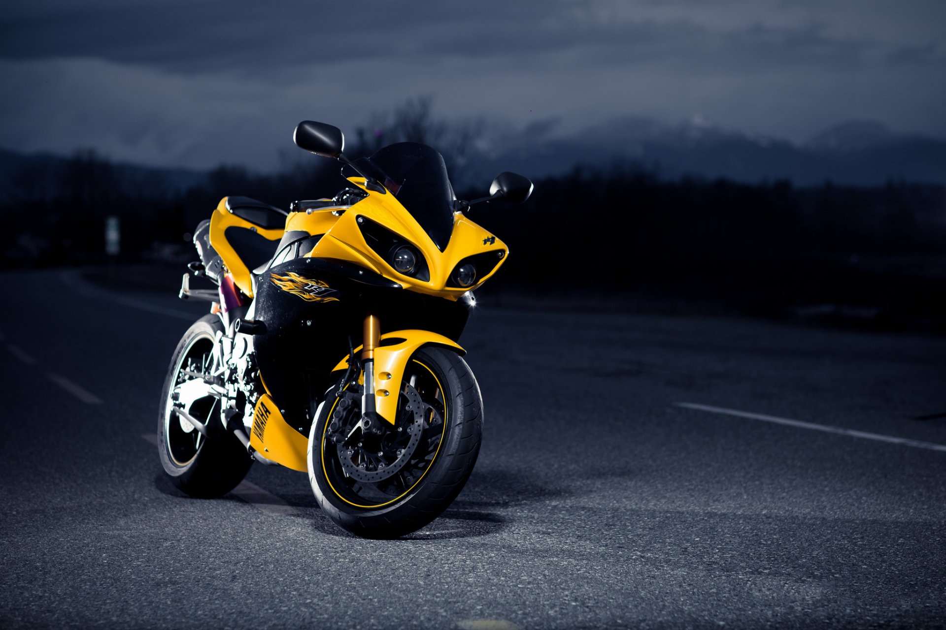 yamaha r1 nero giallo superbike strada notte yamaha