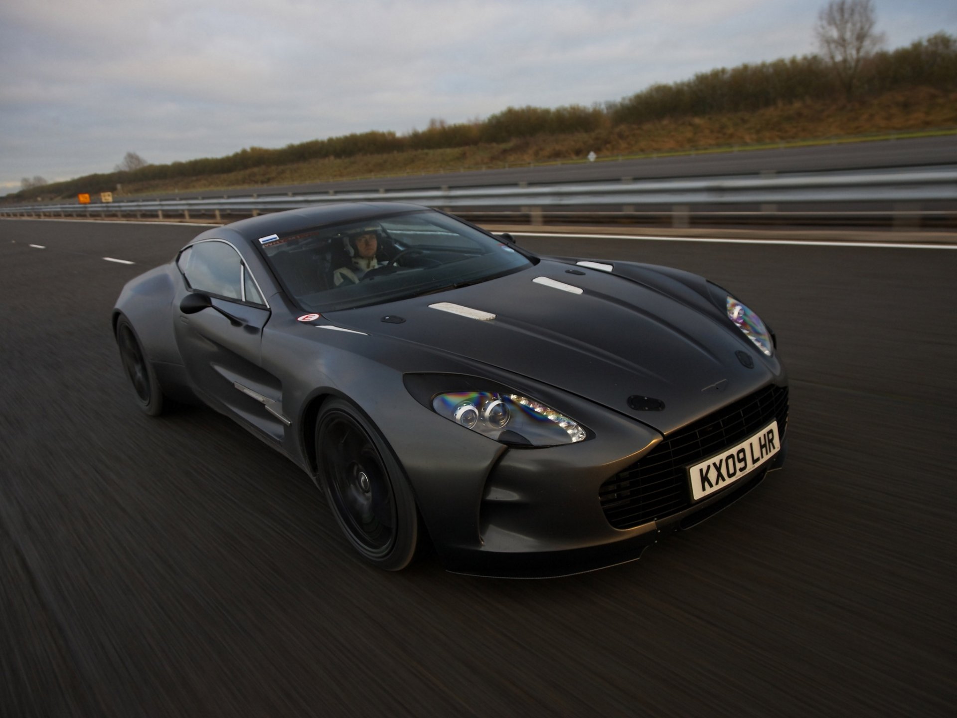 aston martin one-77 астон мартин суперкар скорость передок