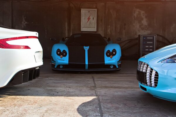 Composition inhabituelle de trois supercars