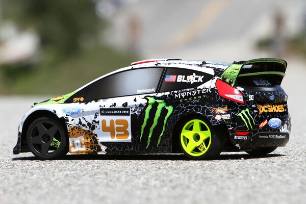 Fort Fiesta Ken Block widok z boku