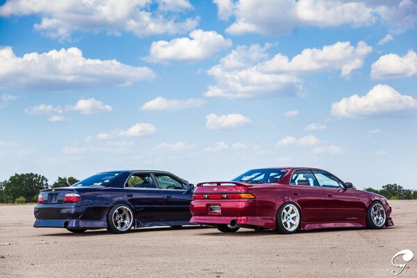 Red and Blue Toyota Mark 2 and Chayzer