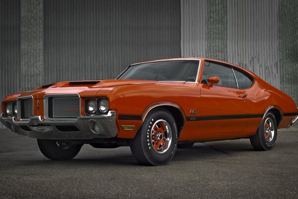 Wheelbarrow on the red casting coupe1972