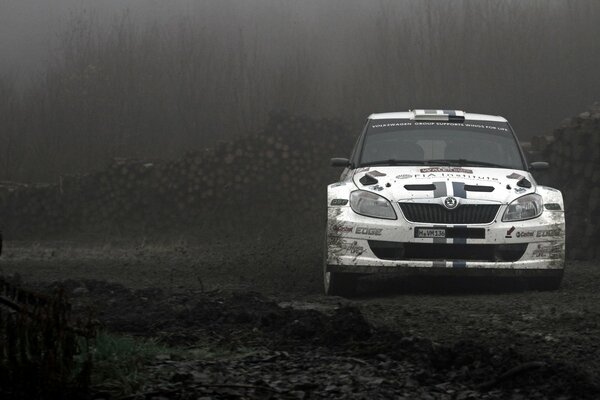 Skoda Fabia in a steep mud drift