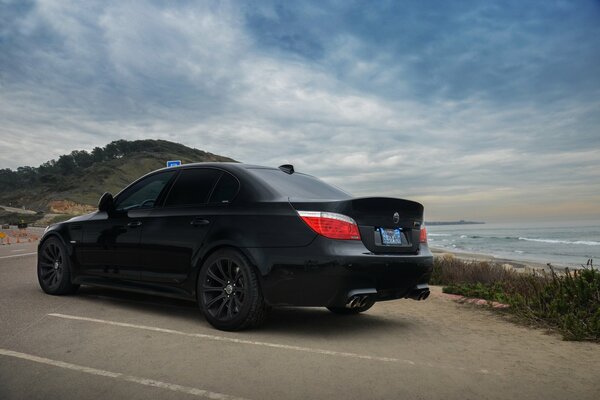 Brise de mer et BMW noir