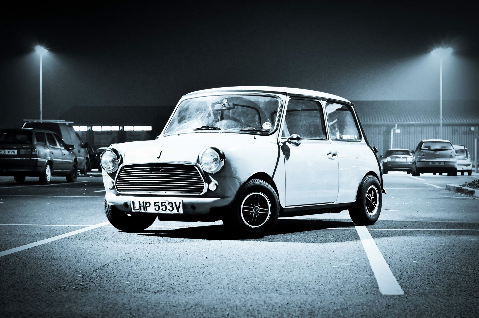 mini cooper mini mini cooper auto voiture parking lumière rétro blanc parking nuit avant phares capot