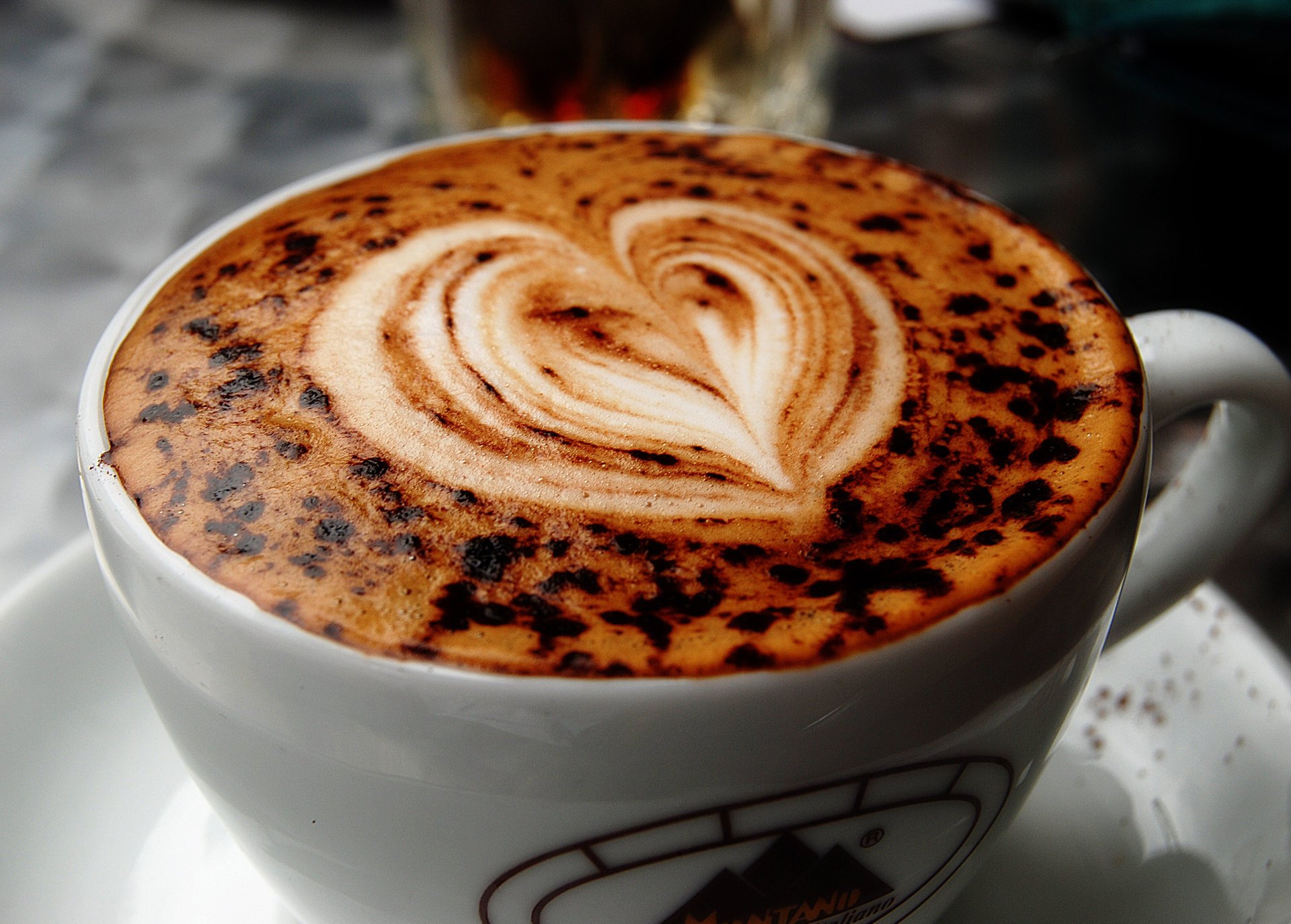 macro caffè tazza figura cuore cappuccino