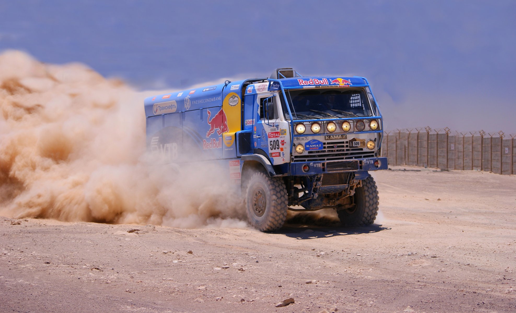 kamaz dakar rallye wettkampf lkw erster staub sport