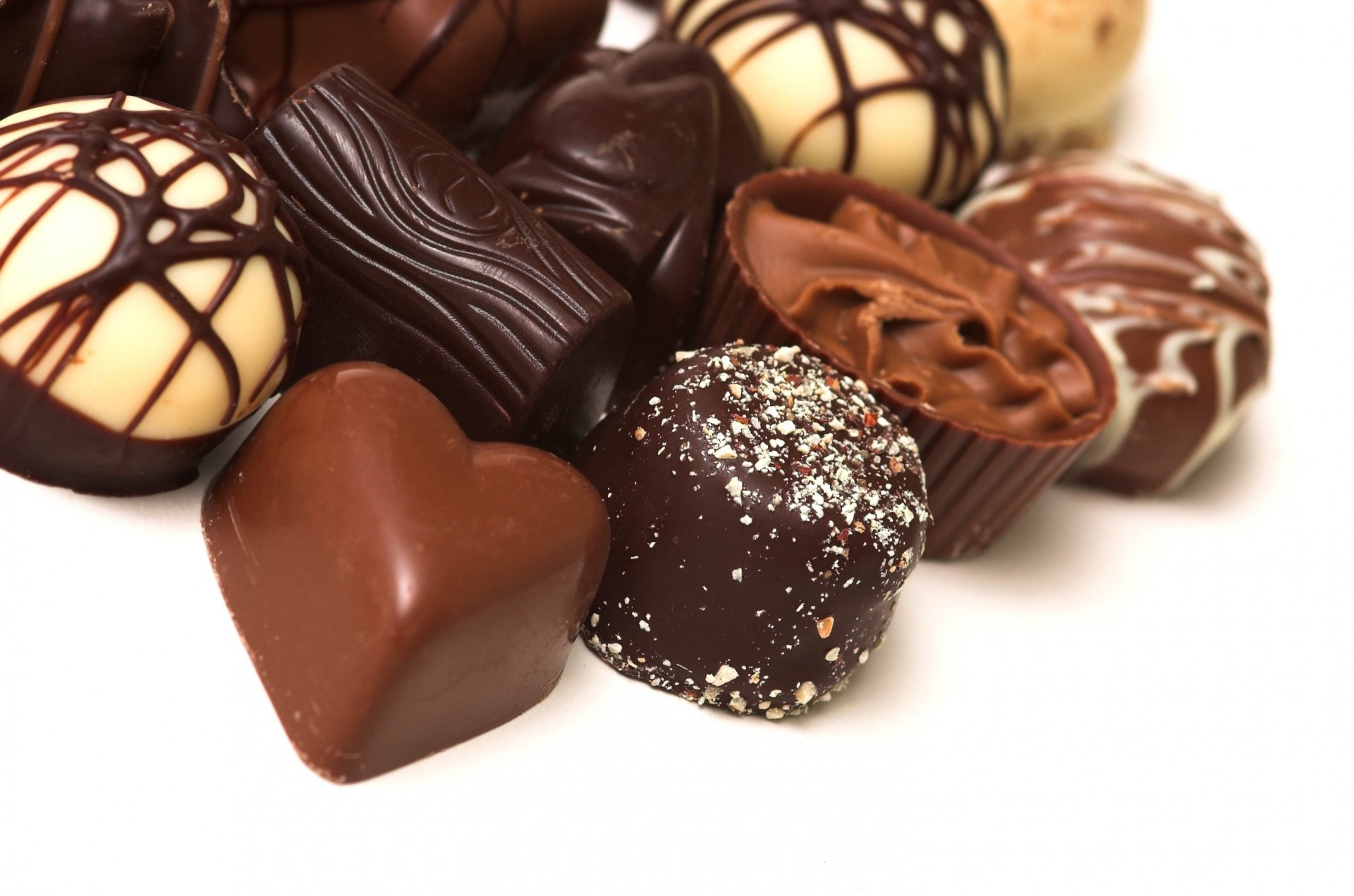 chocolat bonbons fond blanc beaucoup