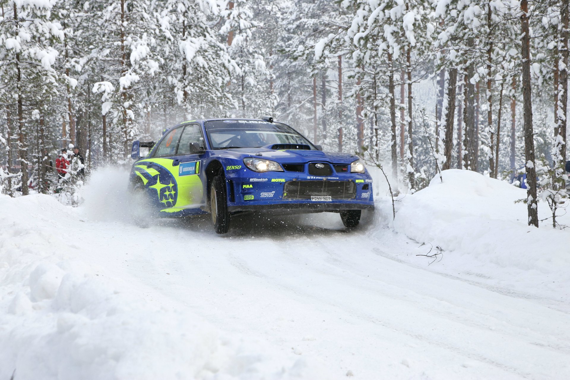 ubaru impreza wrc rallye neige hiver bleu blanc phares course forêt auto voiture avant jour sport