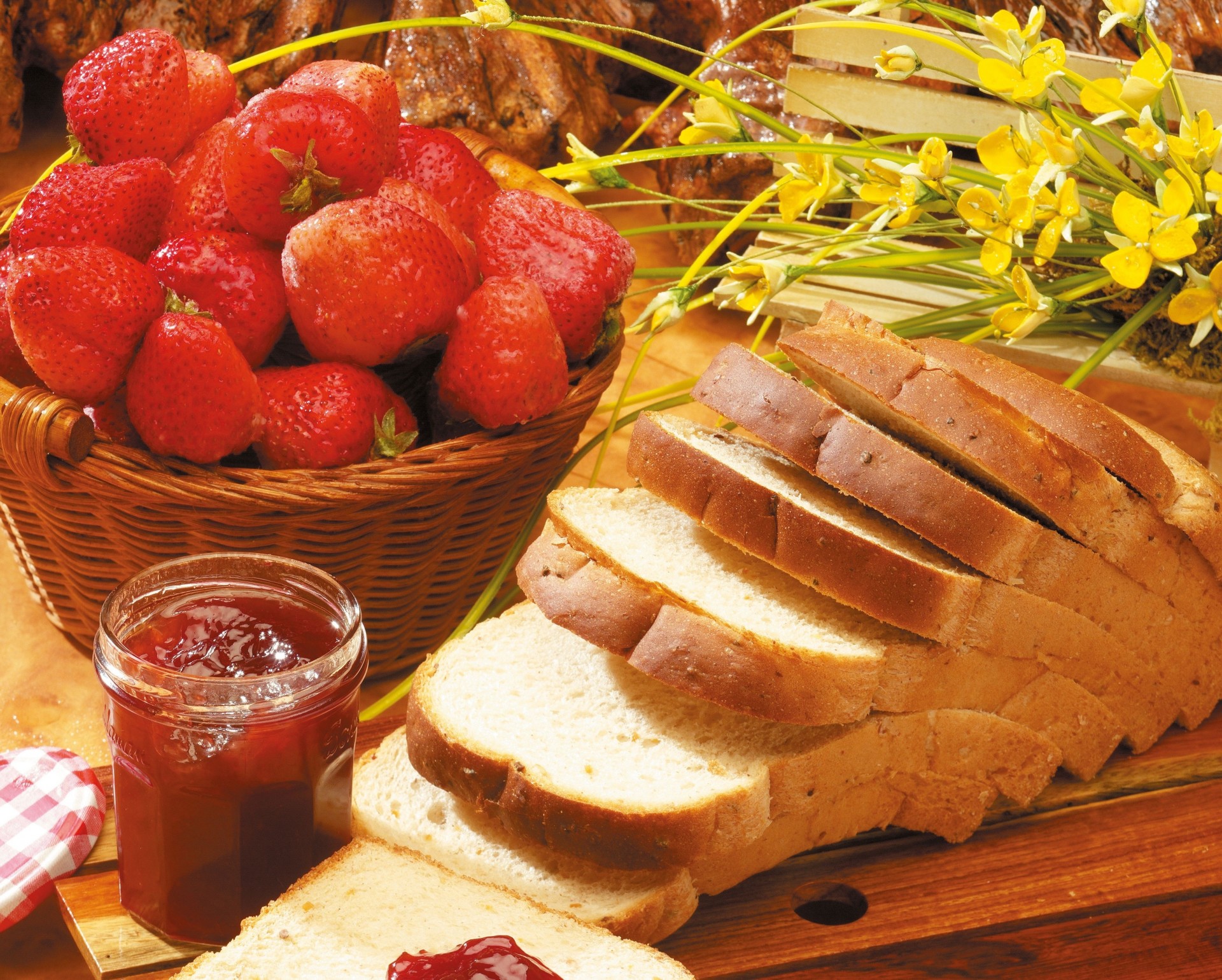 erdbeeren bett beeren blumen brot marmelade