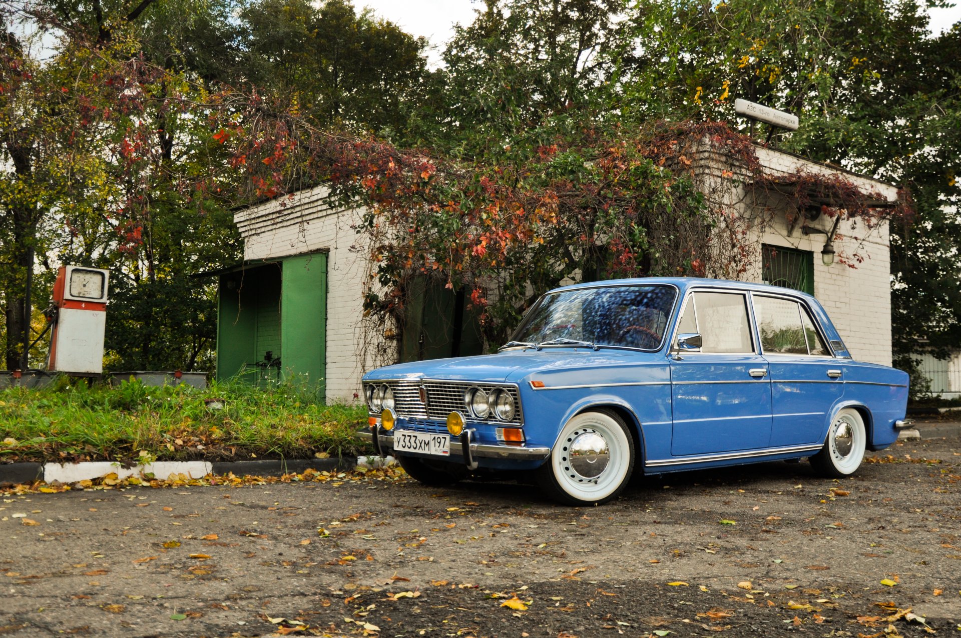 lada vaz 2103 lada troika resto low classic vaz classic car background