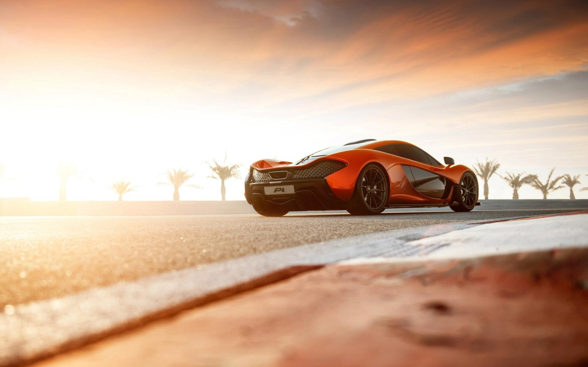 mclaren p1 bahrain supersportwagen mclaren hinten wolken