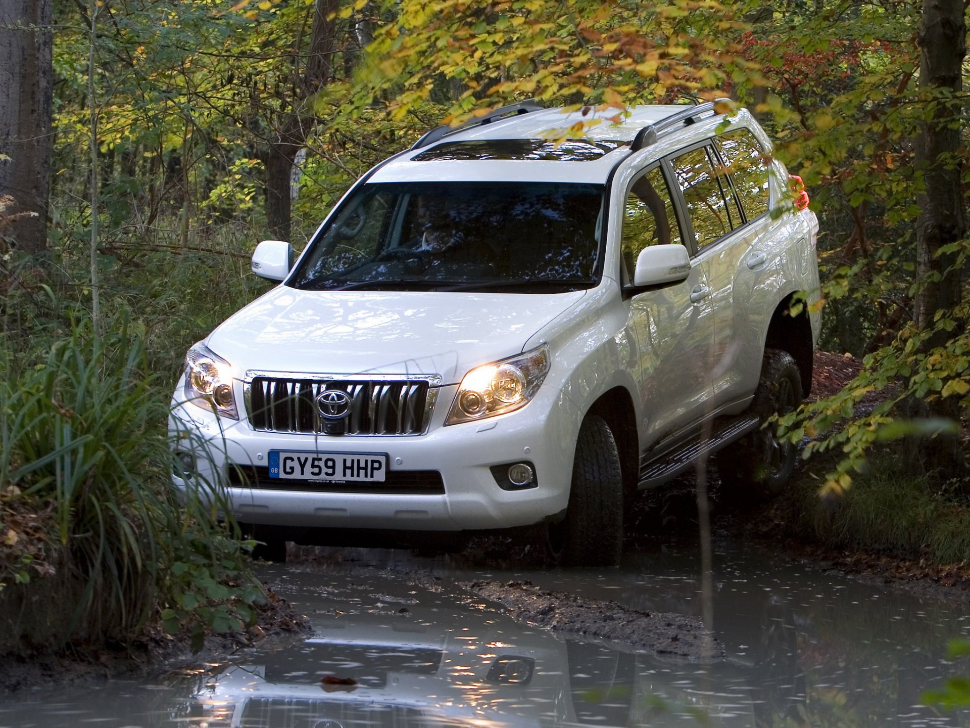 toyota erde kreuzer prado tlc prado uk-spec auto auto wallpaper japan toyota land cruiser tlc prado auto jeep off-road weiß schmutz wald wasser englische version england