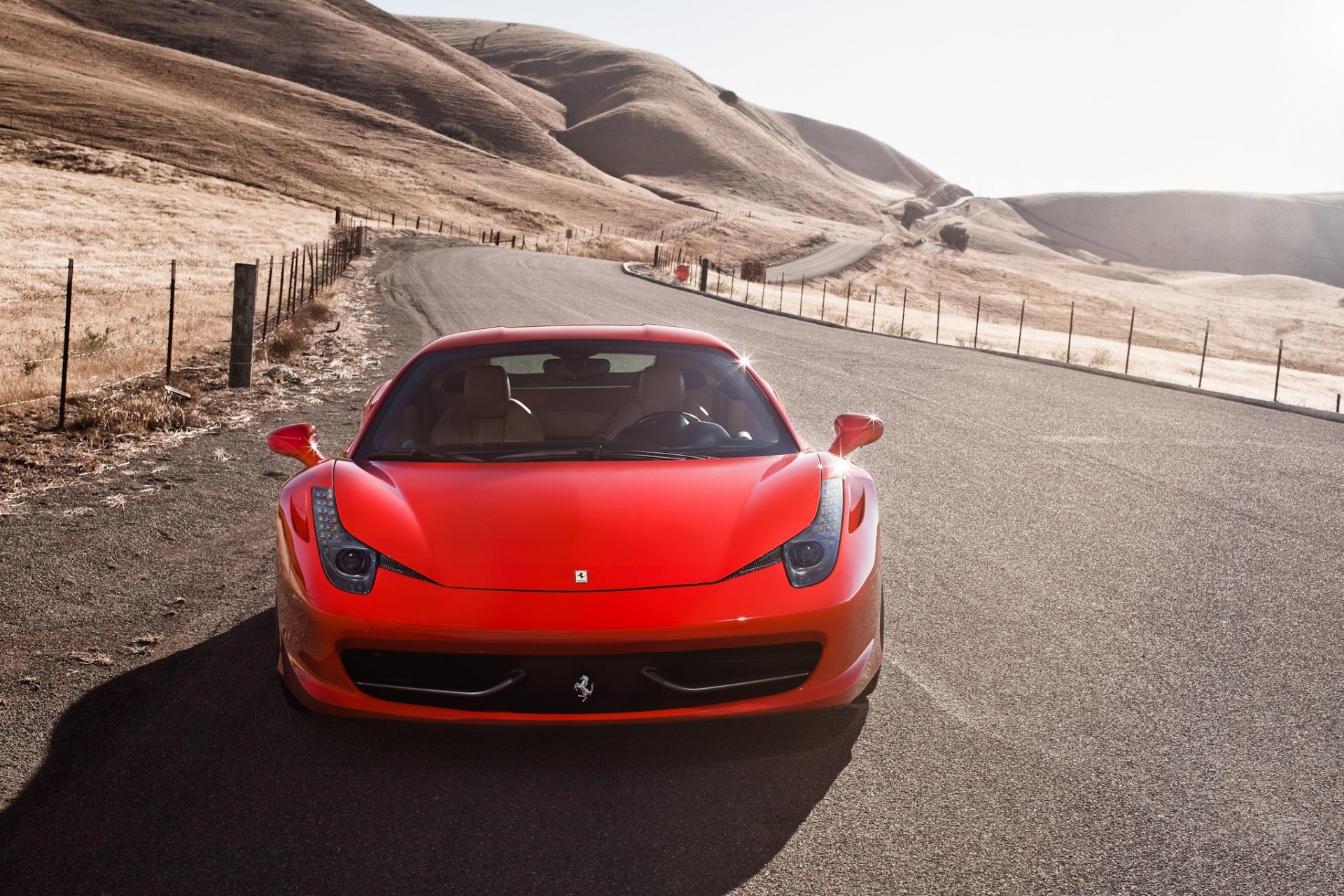 ferrari 458 italia красные феррари италия передок дорога ограждение небо