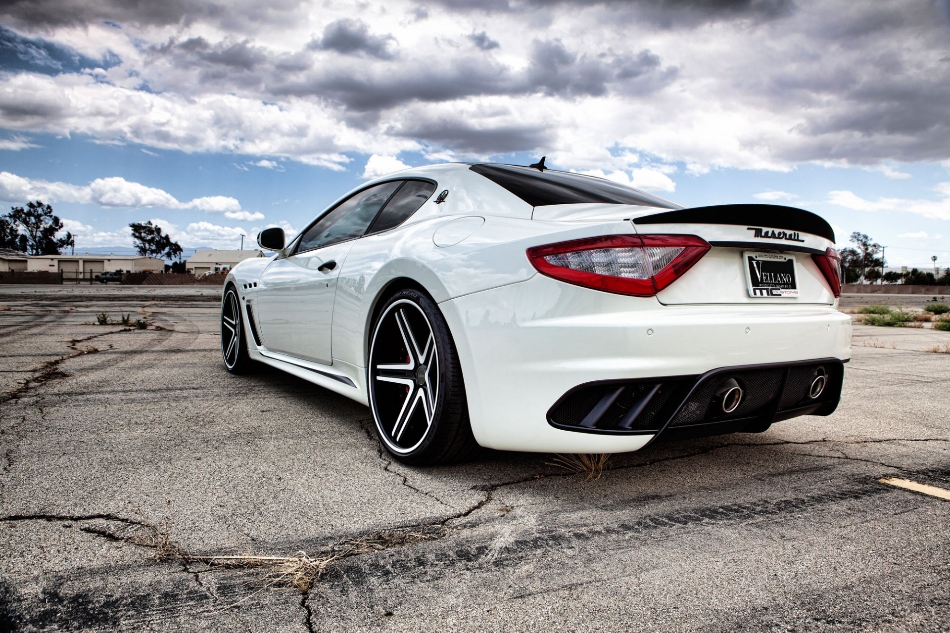 maserati granturismo mc stradale white maserati granturismo rear view reflection exhaust pipe