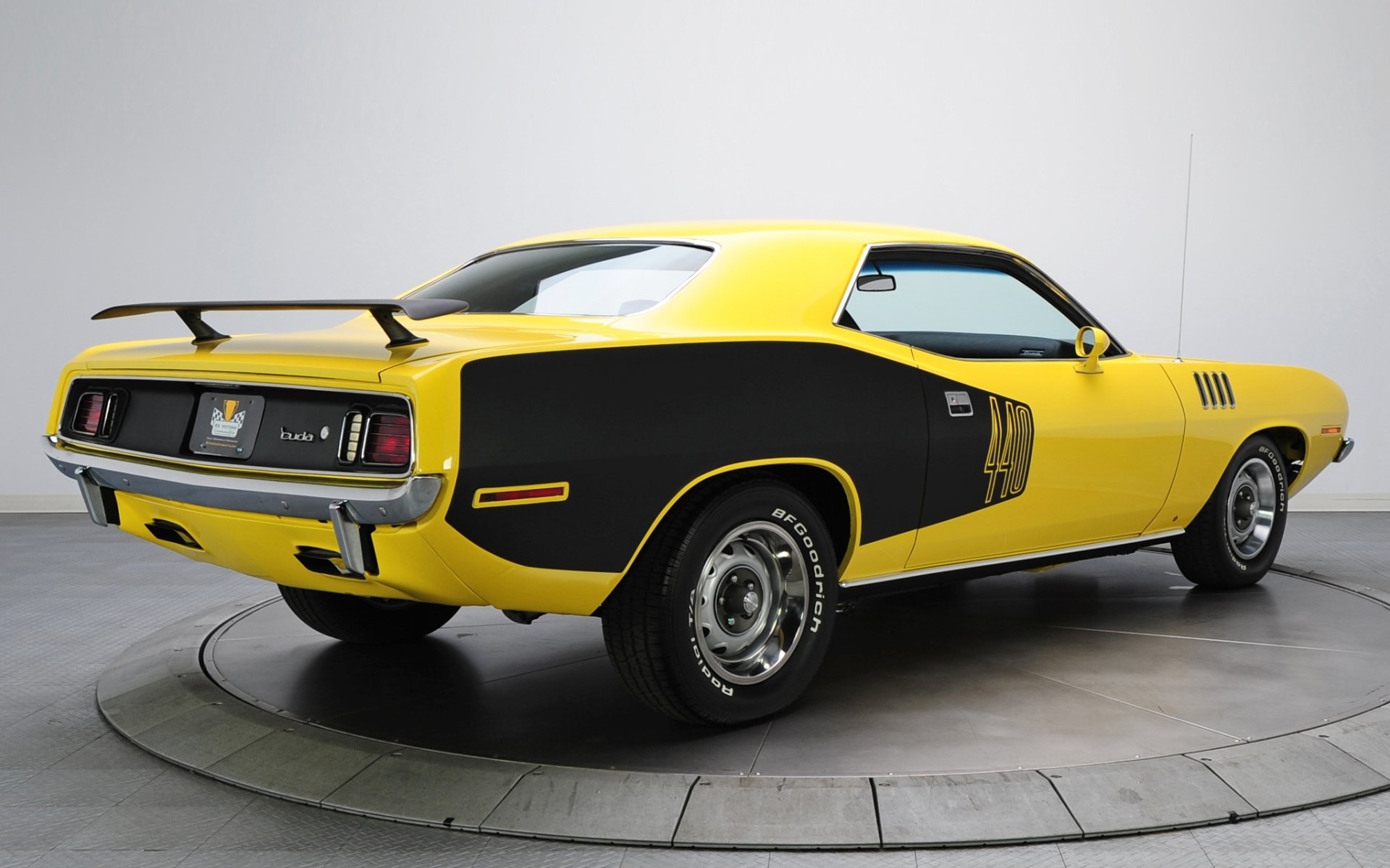 plymouth cuda 1971 dove barracuda vista posteriore muscle car muscle car giallo sfondo