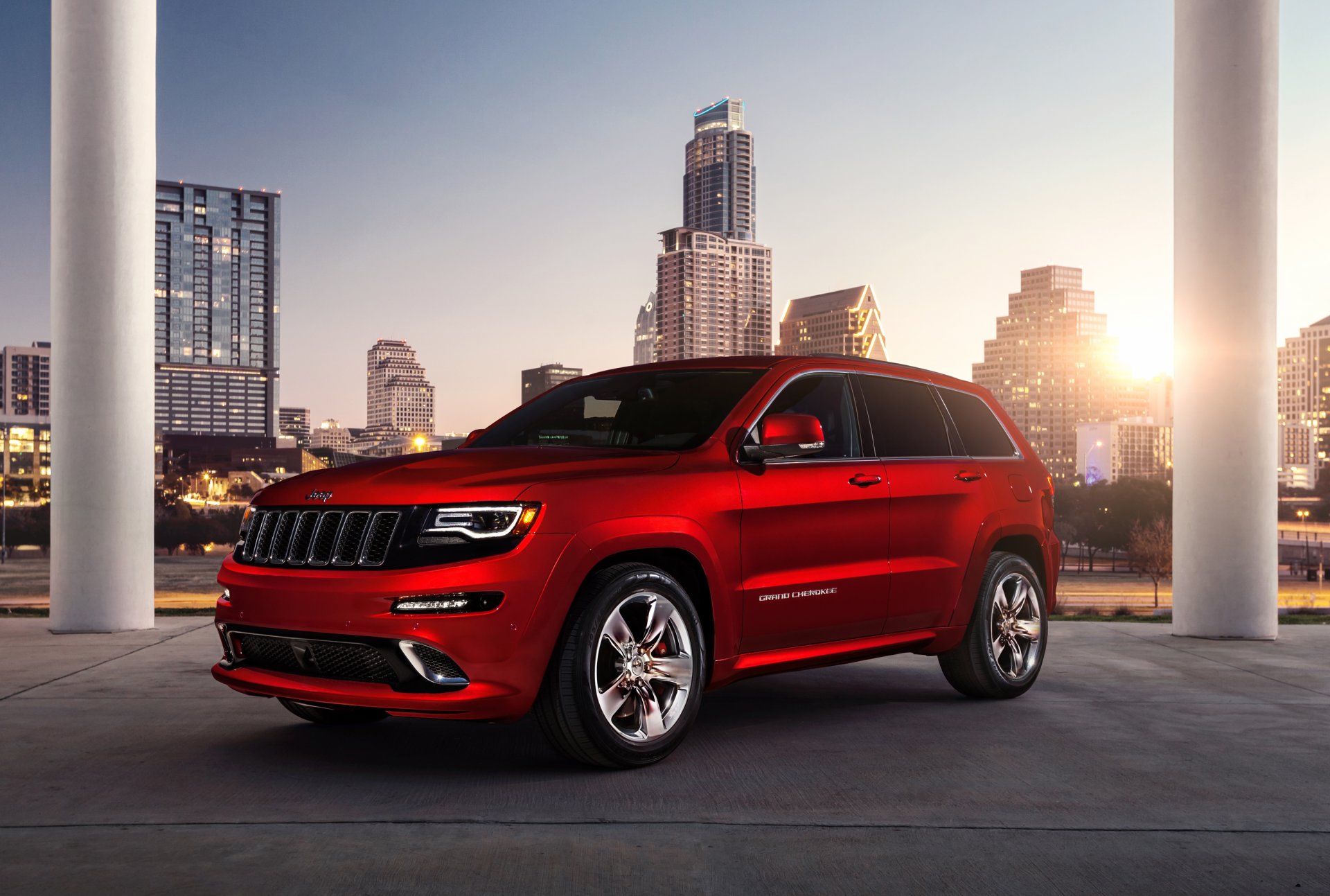 jeep grand cherokee srt rouge ville bâtiment rouge bâtiments