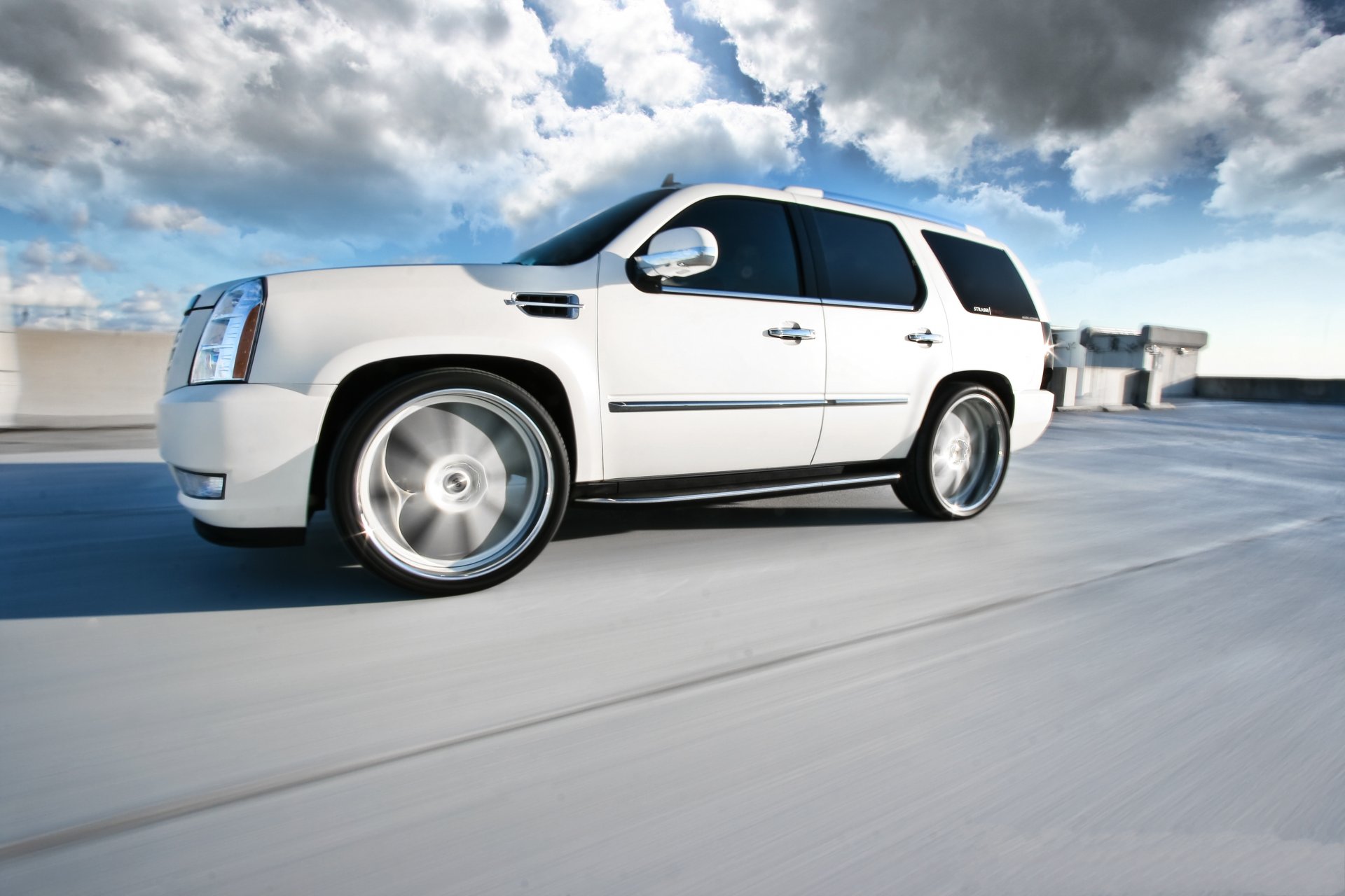 cadillac escalade białe koła prędkość cadillac escalade blur roof