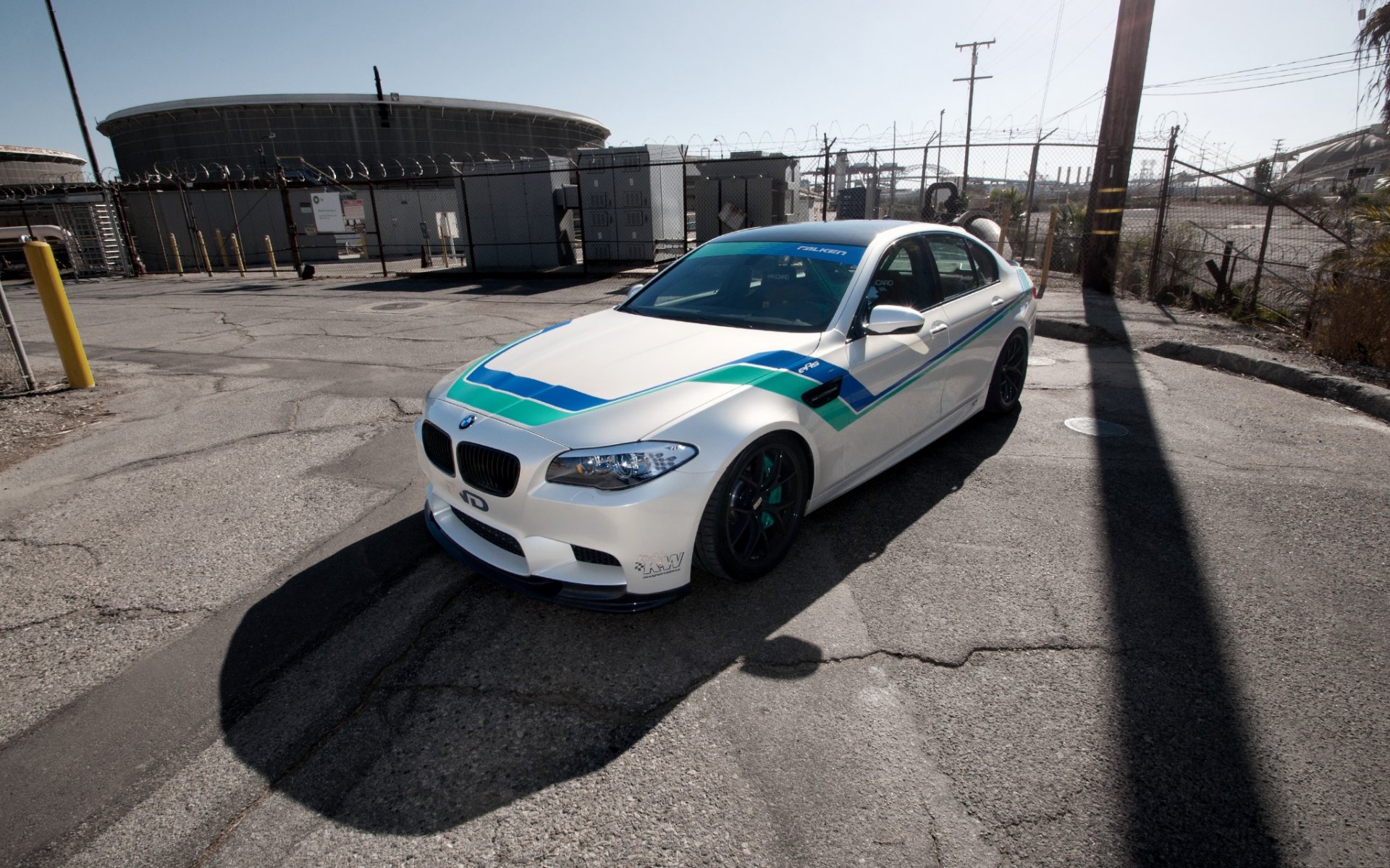 bmw m5 f10 white bmw side view asphalt cracks pillar shadow