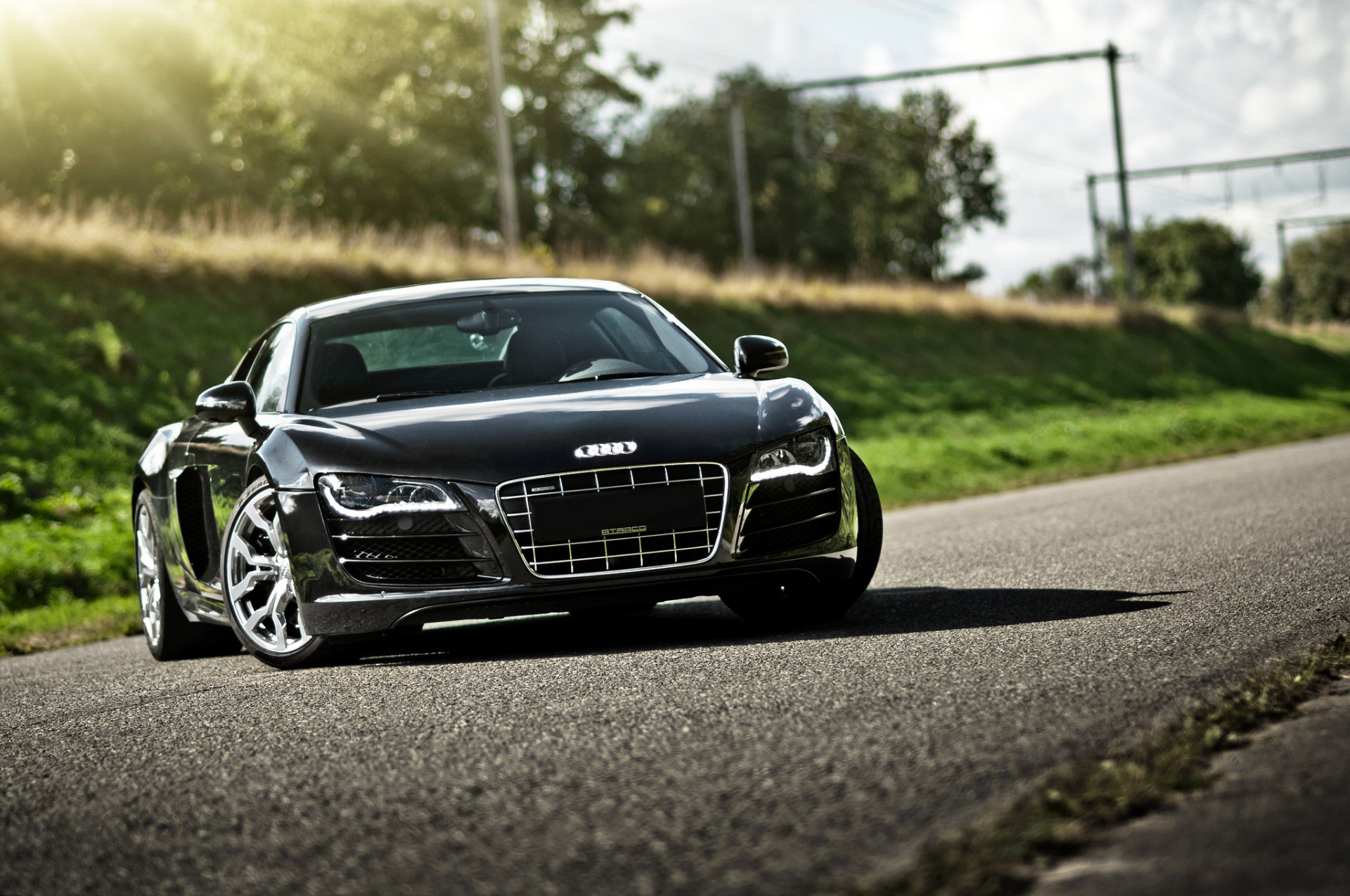 audi r8 schwarz vorne audi straße blendung