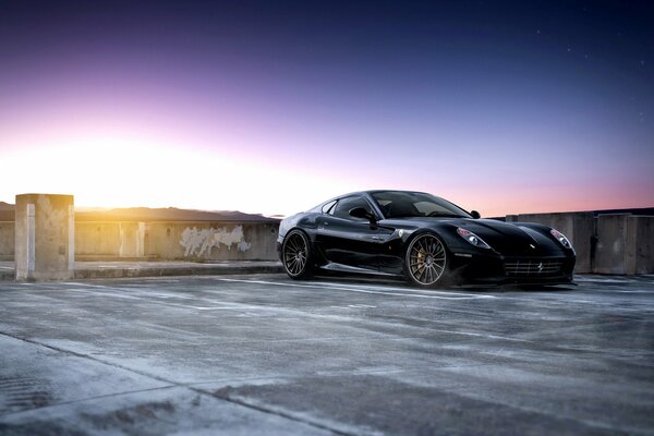 Ferrari 599 gtb fiorano noire sur le parking